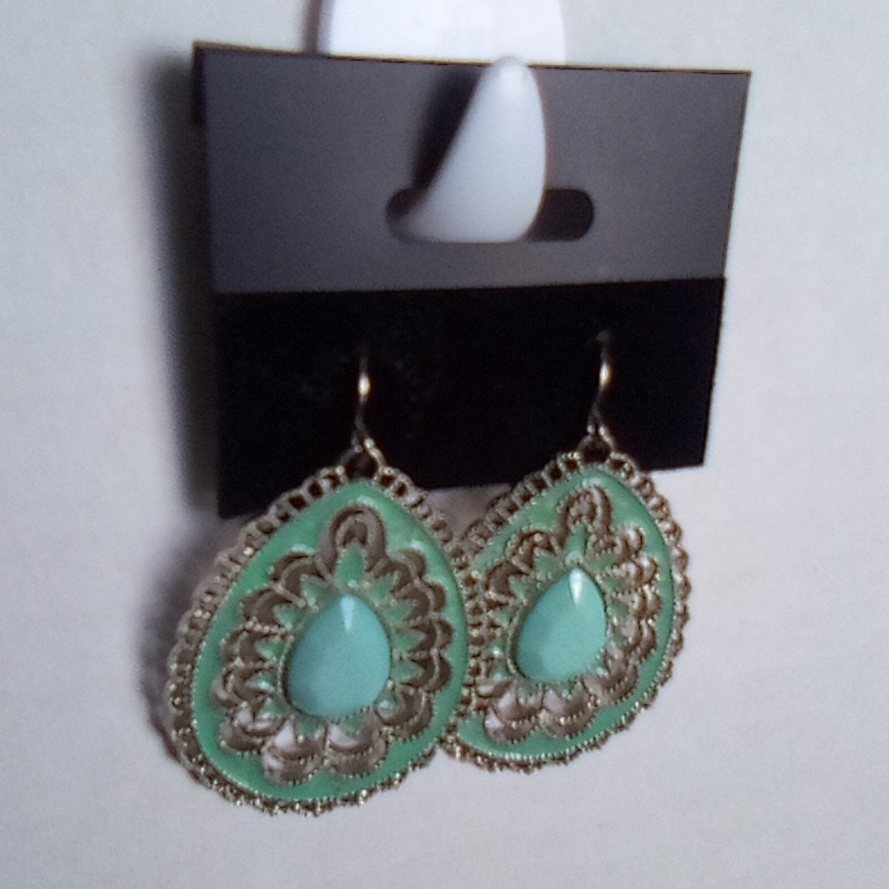 Earring - Picture 3 of 4